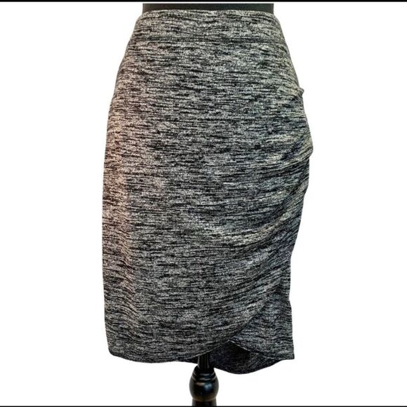 𝅺ARITZIA Wilfred gray ruched stretchy Tyra skirt size small - Picture 3 of 9